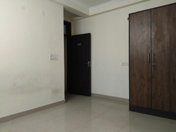 Room in 2 BHK Builder Floor at Paryavaran Complex – for Rent
