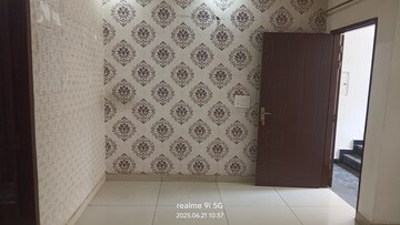 Room in 3 BHK Apartment at Dhakoli – for Rent