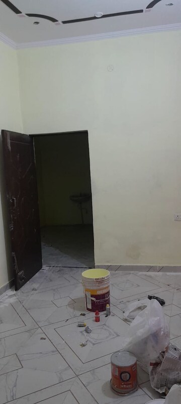 Room in 1.5 BHK Builder Floor at Aliganj – for Rent