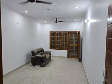 Living Room in 1.5 BHK Builder Floor at Aliganj – for Rent