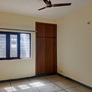 Room in 3 BHK Apartment at Sector 9a – for Sale