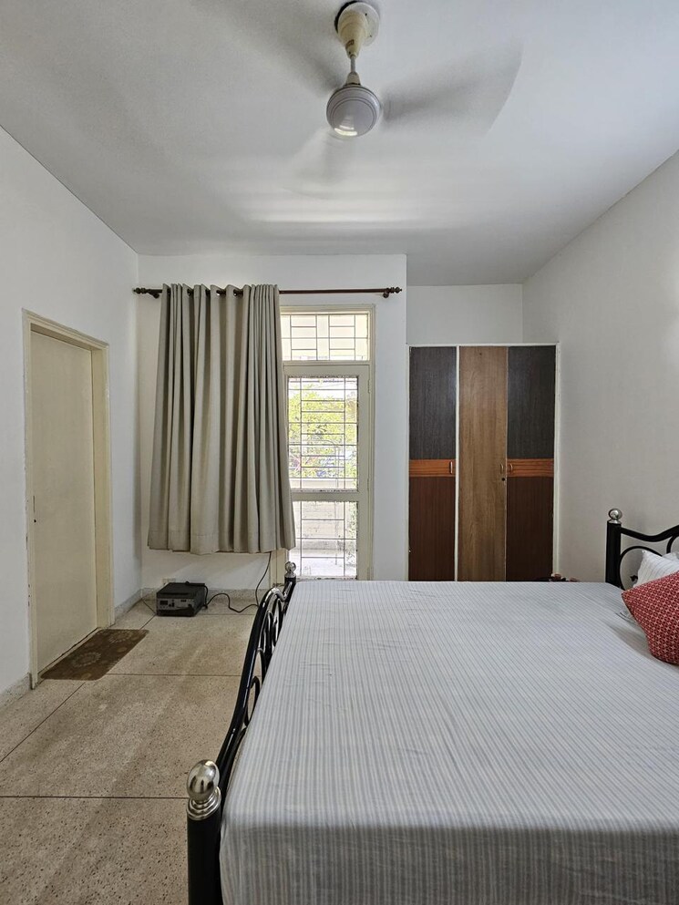 Bedroom, rwa-residential-society 4 Bedroom 3000 Sq.Ft. Builder Floor In Sector 40 Gurgaon 8850422