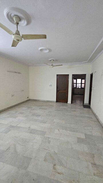 3 BHK Builder Floor For Rent in New Rajinder Nagar
