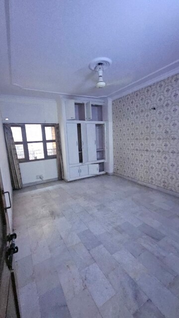 Room in 3 BHK Builder Floor at New Rajinder Nagar – for Rent
