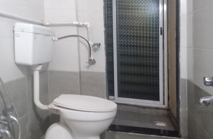 Bathroom, thane west Pg For Girls In Thane West 8850434