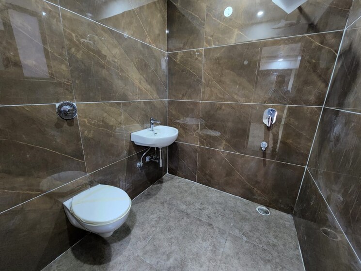 Bathroom, dhakoli 3 Bedroom 120 Sq.Yd. Apartment In Dhakoli Zirakpur 8850451