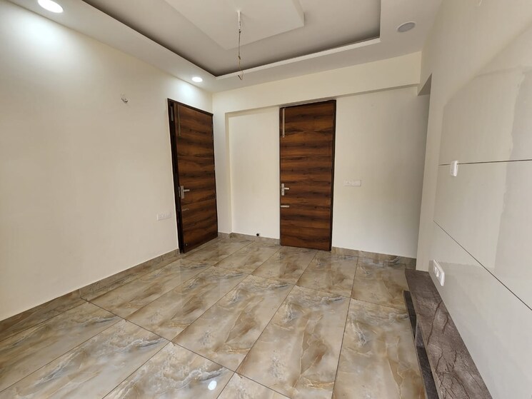 Room, dhakoli 3 Bedroom 120 Sq.Yd. Apartment In Dhakoli Zirakpur 8850451