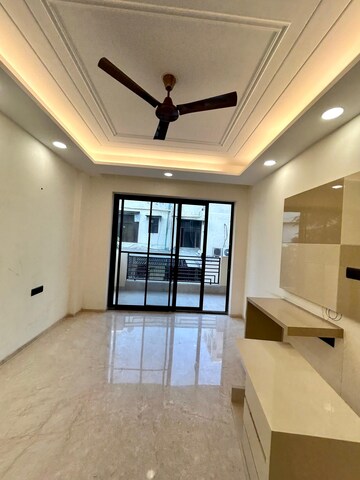Building Lobby in 4 BHK Builder Floor at RWA Surya Vihar, Sector 21 – for Sale