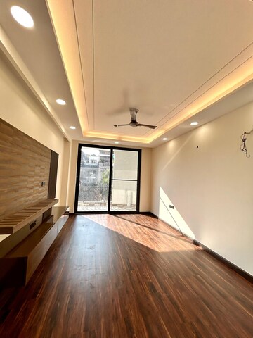 Balcony in 4 BHK Builder Floor at RWA Surya Vihar, Sector 21 – for Sale