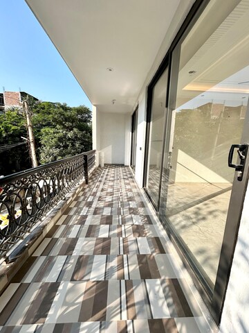 Balcony in 4 BHK Builder Floor at RWA Surya Vihar, Sector 21 – for Sale