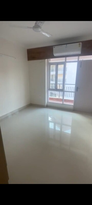 Room in 2 BHK Apartment at Signature Global City, Sector 37d – for Sale