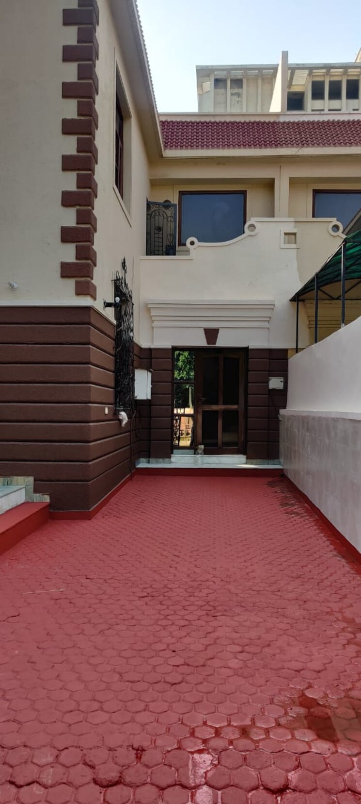 Exterior View, omaxe-designer-villas-mayfield-garden 2 Bedroom 2200 Sq.Ft. Independent House In Sector 51 Gurgaon 8850492