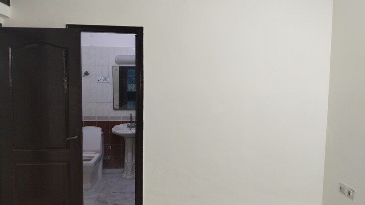 Bathroom, green fields colony 3 Bedroom 1400 Sq.Ft. Builder Floor In Green Fields Colony Faridabad 8850527