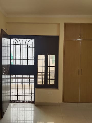 Room in 3 BHK Builder Floor at Green Fields Colony – for Rent
