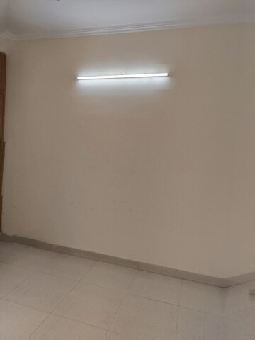 Room in 3 BHK Builder Floor at Green Fields Colony – for Rent