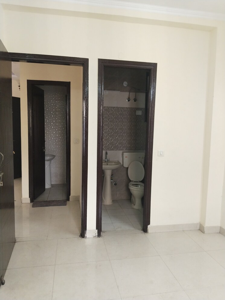 Attached Bathroom, green fields colony 3 Bedroom 1400 Sq.Ft. Builder Floor In Green Fields Colony Faridabad 8850527