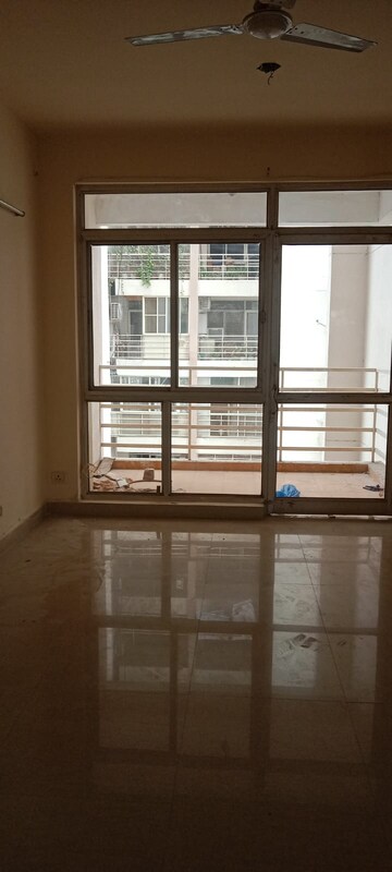 Room in 2 BHK Apartment at Piyush Heights, Sector 89 – for Rent