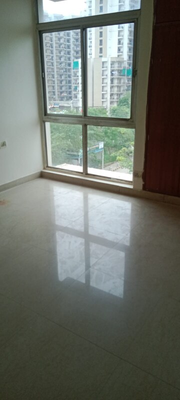 Room in 2 BHK Apartment at Piyush Heights, Sector 89 – for Rent