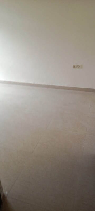 Room in 2 BHK Apartment at Piyush Heights, Sector 89 – for Rent