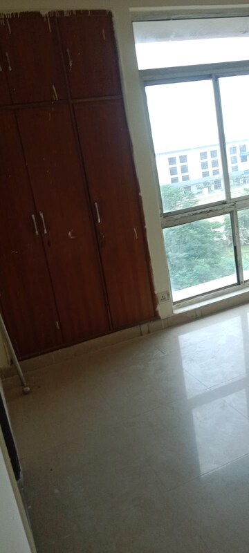 Furnished Amenities in 2 BHK Apartment at Piyush Heights, Sector 89 – for Rent