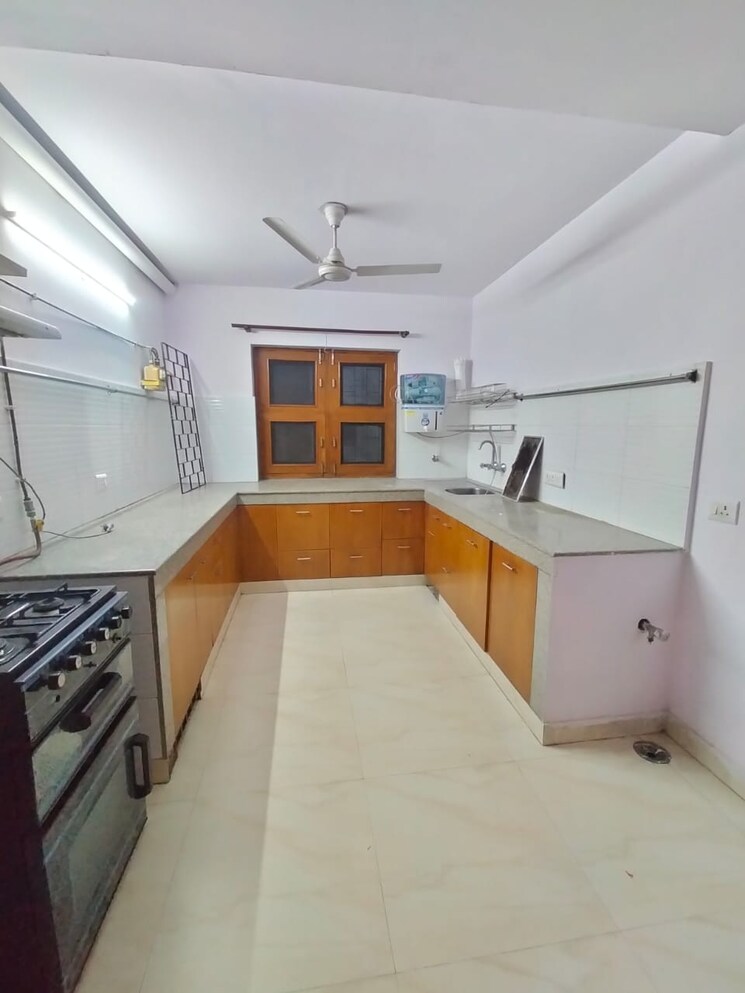 Kitchen, defence colony 3 Bedroom 2100 Sq.Ft. Apartment In Defence Colony Delhi 8850571