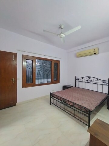Bedroom in 3 BHK Apartment at Defence Colony – for Rent