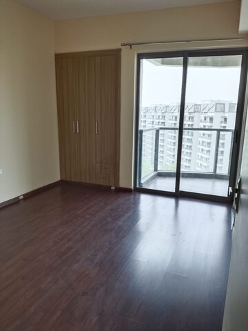 Room in 3 BHK Apartment at Signature Global City, Sector 37d – for Sale