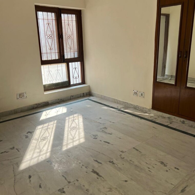 Room, rwa-apartments-sector-41 4 Bedroom 100 Sq.Mt. Independent House In Sector 41 Noida 8850630