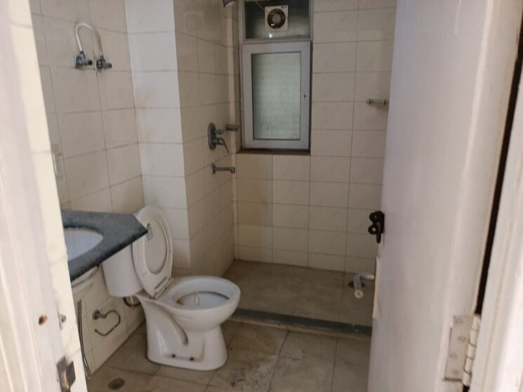 Bathroom, sector 88 3 Bedroom 250 Sq.Yd. Apartment In Sector 88 Faridabad 8850653
