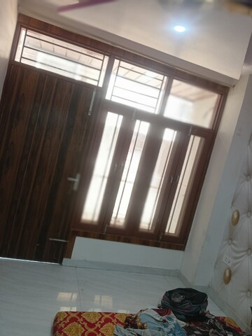 Room in 3 BHK Builder Floor at Dwarka Mor – for Rent