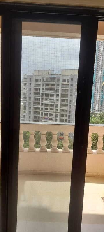 2 BHK Apartment For Rent in Raunak Tower, Pokhran Road No One