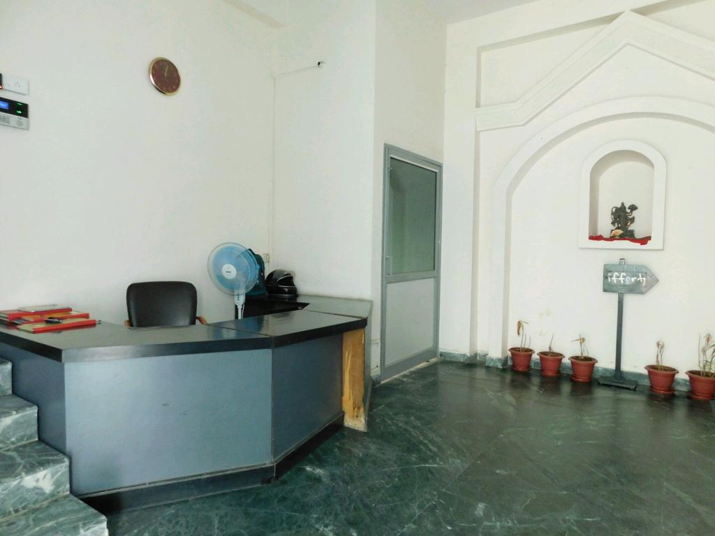 Office Space For Rent in London Mart