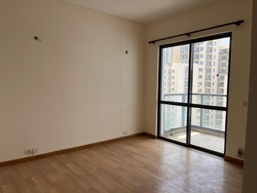 Room in 3 BHK Apartment at Unitech Uniworld Gardens, Sector 47 – for Rent