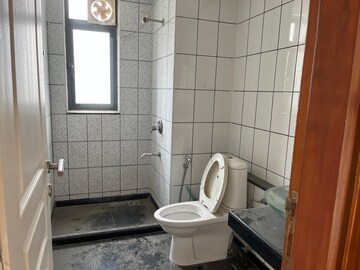Bathroom in 3 BHK Apartment at Unitech Uniworld Gardens, Sector 47 – for Rent