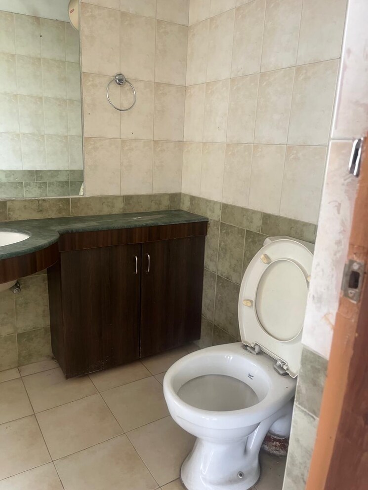 Bathroom, bestech-park-view-city-2 3 Bedroom 2153 Sq.Ft. Apartment In Sector 49 Gurgaon 8850753