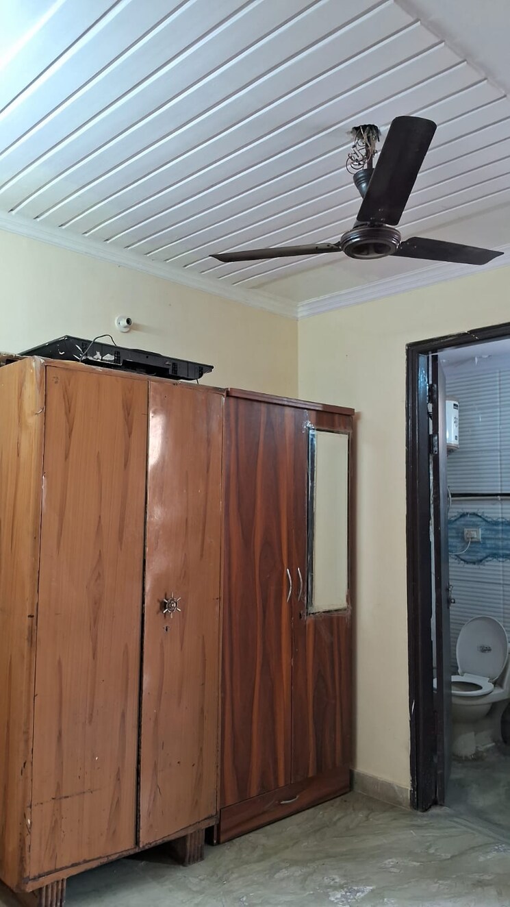 Bedroom, subhash nagar 1 Bedroom 120 Sq.Yd. Builder Floor In Subhash Nagar Delhi 8850765