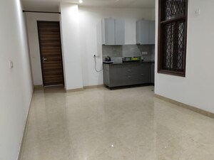 Room in 3 BHK Builder Floor at Sarvapriya Vihar – for Sale