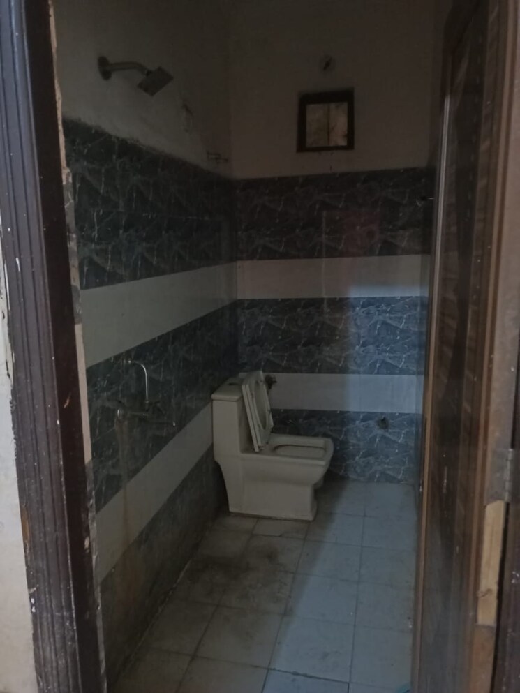 Bathroom, burari 2 Bedroom 810 Sq.Ft. Apartment In Burari Delhi 8850759
