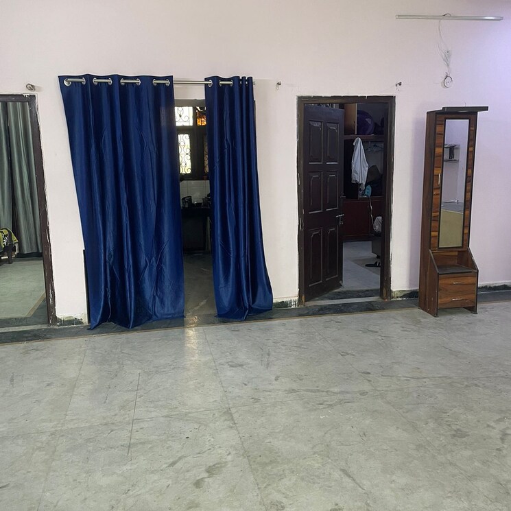 Room, rwa-apartments-sector-26 6+ Bedroom 171 Sq.Mt. Independent House In Arun Vihar Noida 8850839