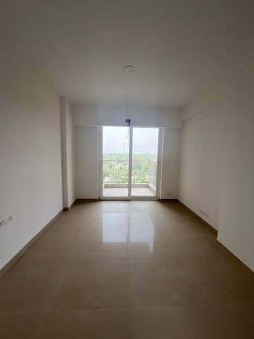 Room in 3 BHK Apartment at Solutrean Caladium, Sector 109 – for Sale