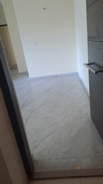 Room in 3 BHK Apartment at One Indiabulls Thane, Pokhran Road No Two – for Sale