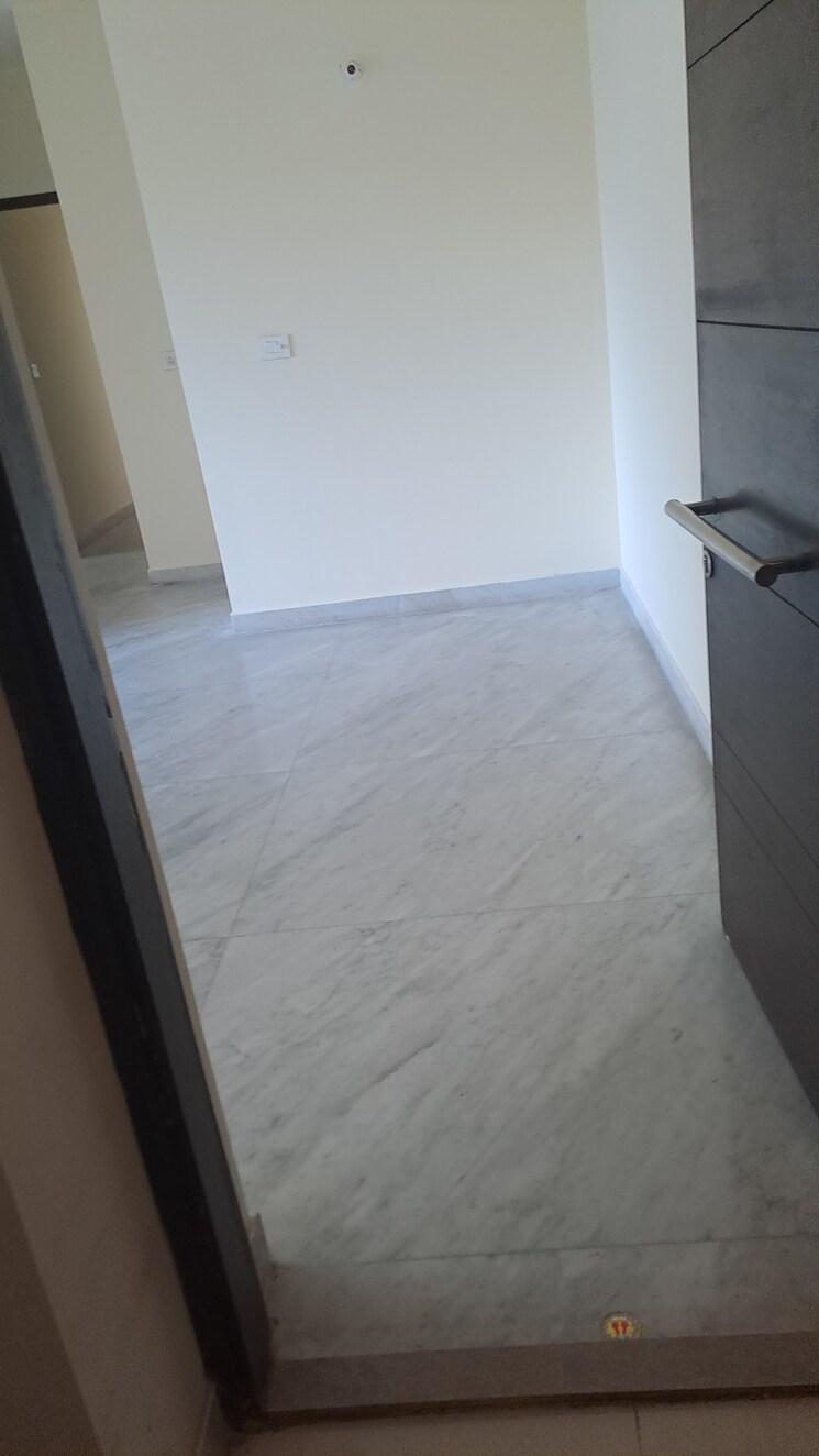 Room, one-indiabulls-thane 3 Bedroom 950 Sq.Ft. Apartment In Pokhran Road No Two Thane 8850847