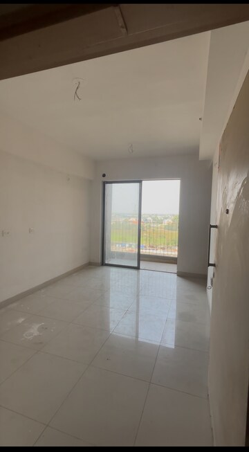 Room in 2 BHK Apartment at Godrej Seven, Joka – for Rent