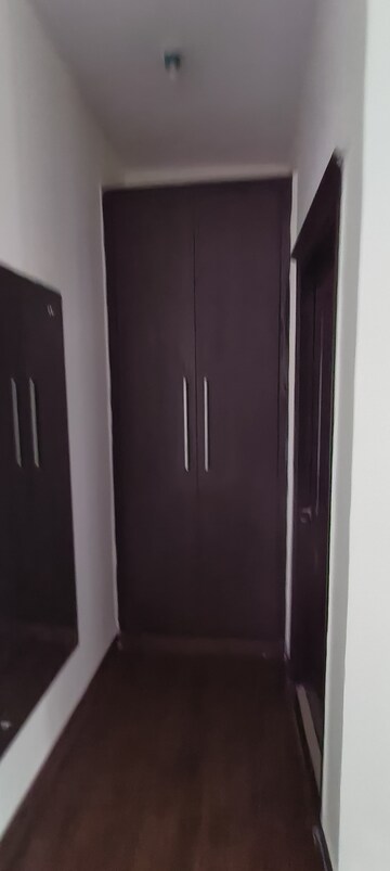 Building Lobby in 2.5 BHK Apartment at Jm Orchid, Sector 76 – for Rent