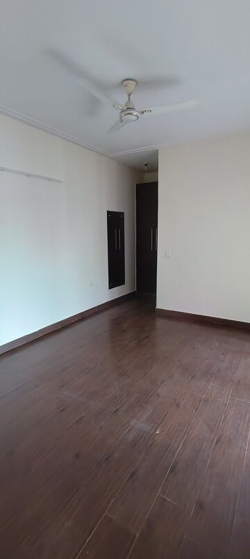 Room in 2.5 BHK Apartment at Jm Orchid, Sector 76 – for Rent