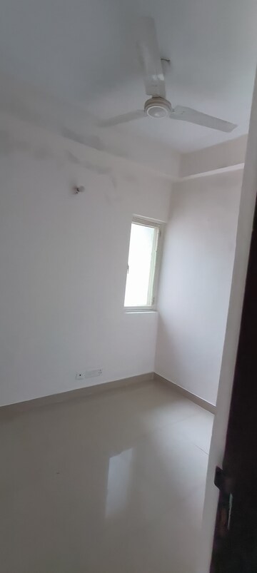 Room in 2.5 BHK Apartment at Jm Orchid, Sector 76 – for Rent