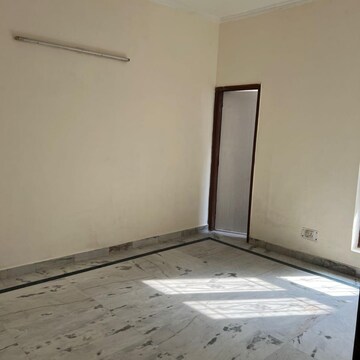 Room in 6+ BHK Independent House at RWA Apartments Sector 26, Arun Vihar – for Sale