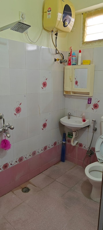 Bathroom in 4 BHK Apartment at Mehdipatnam – for Sale