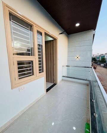 Room in 3 BHK Builder Floor at Sector 33 – for Sale