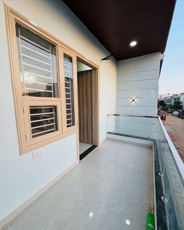 Room in 3 BHK Builder Floor at Sector 33 – for Sale